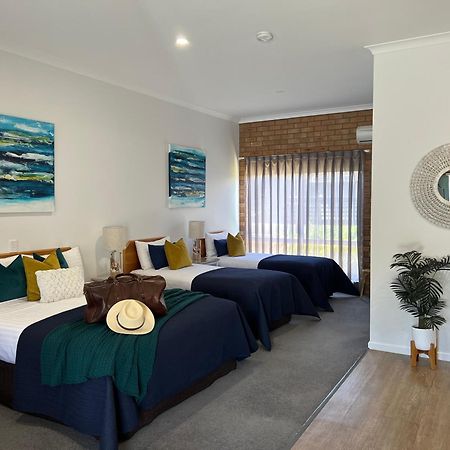 לייקס אינטרנס Coastal Waters Motor Inn מראה חיצוני תמונה