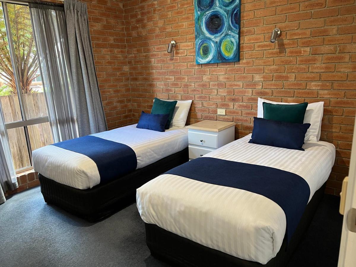 לייקס אינטרנס Coastal Waters Motor Inn מראה חיצוני תמונה