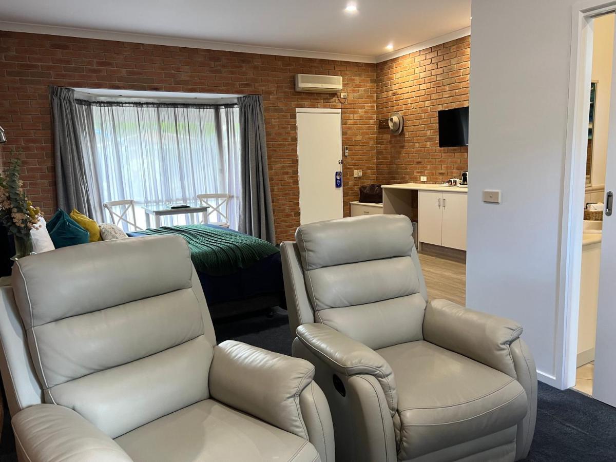 לייקס אינטרנס Coastal Waters Motor Inn מראה חיצוני תמונה