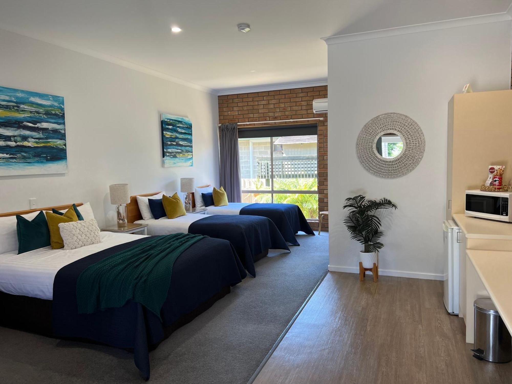 לייקס אינטרנס Coastal Waters Motor Inn מראה חיצוני תמונה